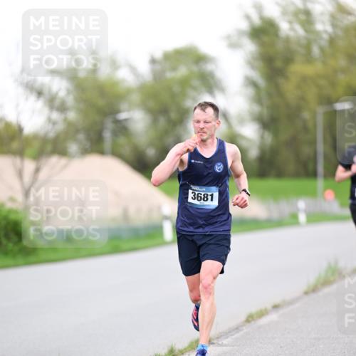 07.04.2024 - 43. Internationalen Wilhelmsburger Insellauf Dr. Thomas Lammeyer http://msf.ph/oto/6037870 07.04.2024 10:24:33 Laufen 3681 meine-sportfotos.de