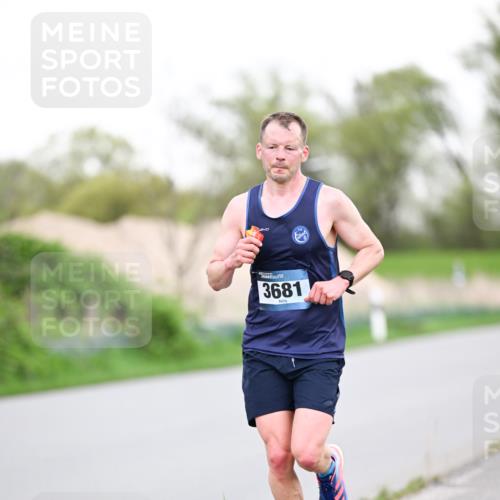 07.04.2024 - 43. Internationalen Wilhelmsburger Insellauf Dr. Thomas Lammeyer http://msf.ph/oto/6037879 07.04.2024 10:24:34 Laufen 3681 meine-sportfotos.de