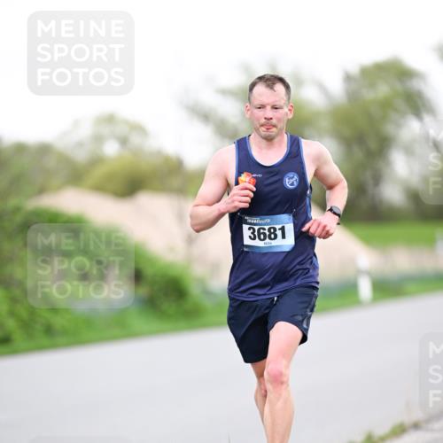 07.04.2024 - 43. Internationalen Wilhelmsburger Insellauf Dr. Thomas Lammeyer http://msf.ph/oto/6037880 07.04.2024 10:24:34 Laufen 3681 meine-sportfotos.de