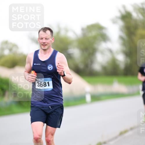 07.04.2024 - 43. Internationalen Wilhelmsburger Insellauf Dr. Thomas Lammeyer http://msf.ph/oto/6037882 07.04.2024 10:24:34 Laufen 3681 meine-sportfotos.de