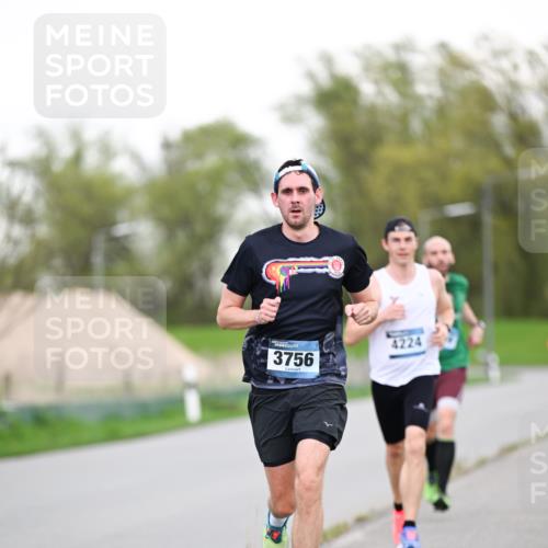 07.04.2024 - 43. Internationalen Wilhelmsburger Insellauf Dr. Thomas Lammeyer http://msf.ph/oto/6037884 07.04.2024 10:24:37 Laufen 3756 meine-sportfotos.de