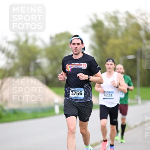 07.04.2024 - 43. Internationalen Wilhelmsburger Insellauf Dr. Thomas Lammeyer http://msf.ph/oto/6037886 07.04.2024 10:24:37 Laufen 3756 meine-sportfotos.de