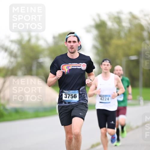 07.04.2024 - 43. Internationalen Wilhelmsburger Insellauf Dr. Thomas Lammeyer http://msf.ph/oto/6037888 07.04.2024 10:24:37 Laufen 3756 meine-sportfotos.de