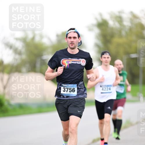 07.04.2024 - 43. Internationalen Wilhelmsburger Insellauf Dr. Thomas Lammeyer http://msf.ph/oto/6037889 07.04.2024 10:24:37 Laufen 3756 meine-sportfotos.de