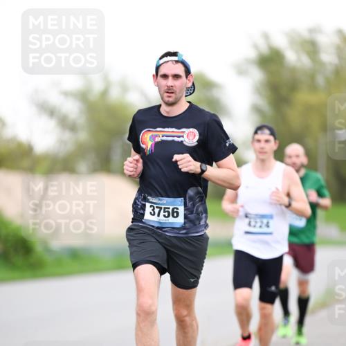 07.04.2024 - 43. Internationalen Wilhelmsburger Insellauf Dr. Thomas Lammeyer http://msf.ph/oto/6037891 07.04.2024 10:24:38 Laufen 3756, 1910 meine-sportfotos.de
