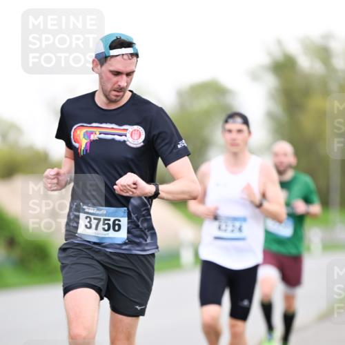 07.04.2024 - 43. Internationalen Wilhelmsburger Insellauf Dr. Thomas Lammeyer http://msf.ph/oto/6037896 07.04.2024 10:24:38 Laufen 3756 meine-sportfotos.de