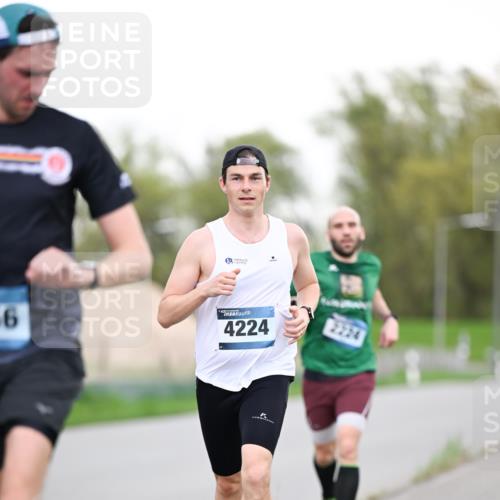 07.04.2024 - 43. Internationalen Wilhelmsburger Insellauf Dr. Thomas Lammeyer http://msf.ph/oto/6037897 07.04.2024 10:24:39 Laufen 6, 4224, 2224 meine-sportfotos.de
