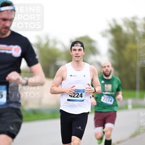 07.04.2024 - 43. Internationalen Wilhelmsburger Insellauf Dr. Thomas Lammeyer http://msf.ph/oto/6037898 07.04.2024 10:24:39 Laufen 4224 meine-sportfotos.de