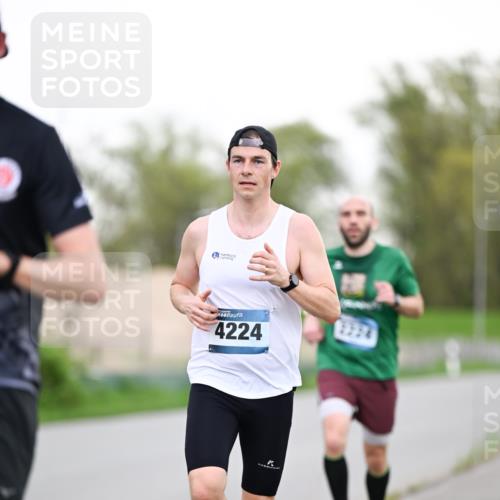 07.04.2024 - 43. Internationalen Wilhelmsburger Insellauf Dr. Thomas Lammeyer http://msf.ph/oto/6037899 07.04.2024 10:24:39 Laufen 4224 meine-sportfotos.de