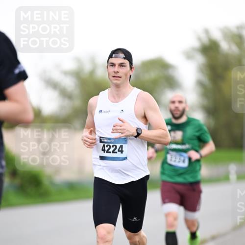 07.04.2024 - 43. Internationalen Wilhelmsburger Insellauf Dr. Thomas Lammeyer http://msf.ph/oto/6037900 07.04.2024 10:24:39 Laufen 4224 meine-sportfotos.de