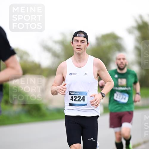 07.04.2024 - 43. Internationalen Wilhelmsburger Insellauf Dr. Thomas Lammeyer http://msf.ph/oto/6037901 07.04.2024 10:24:39 Laufen 4224 meine-sportfotos.de