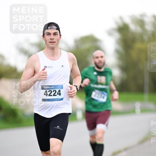 07.04.2024 - 43. Internationalen Wilhelmsburger Insellauf Dr. Thomas Lammeyer http://msf.ph/oto/6037902 07.04.2024 10:24:39 Laufen 4224 meine-sportfotos.de