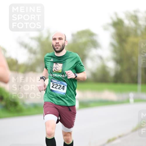 07.04.2024 - 43. Internationalen Wilhelmsburger Insellauf Dr. Thomas Lammeyer http://msf.ph/oto/6037906 07.04.2024 10:24:40 Laufen 2224 meine-sportfotos.de