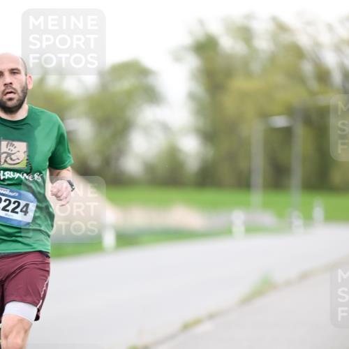 07.04.2024 - 43. Internationalen Wilhelmsburger Insellauf Dr. Thomas Lammeyer http://msf.ph/oto/6037910 07.04.2024 10:24:41 Laufen 2224 meine-sportfotos.de