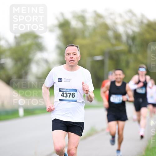 07.04.2024 - 43. Internationalen Wilhelmsburger Insellauf Dr. Thomas Lammeyer http://msf.ph/oto/6037949 07.04.2024 10:25:08 Laufen 4376 meine-sportfotos.de
