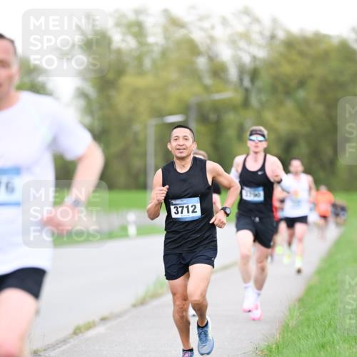 07.04.2024 - 43. Internationalen Wilhelmsburger Insellauf Dr. Thomas Lammeyer http://msf.ph/oto/6037952 07.04.2024 10:25:09 Laufen 76, 3712, 37040 meine-sportfotos.de