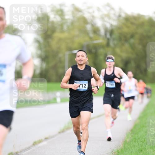 07.04.2024 - 43. Internationalen Wilhelmsburger Insellauf Dr. Thomas Lammeyer http://msf.ph/oto/6037953 07.04.2024 10:25:09 Laufen 712 meine-sportfotos.de