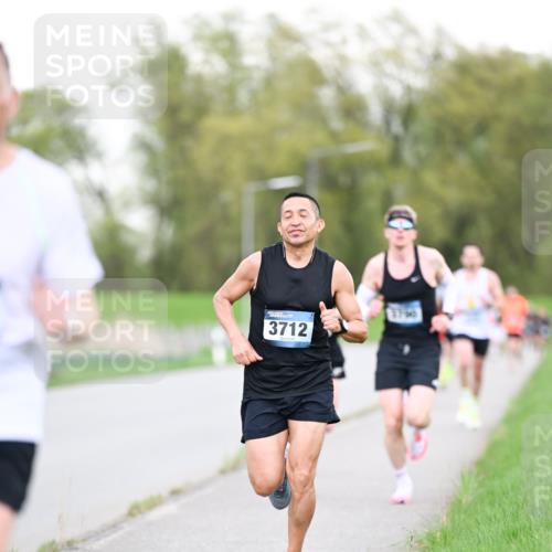 07.04.2024 - 43. Internationalen Wilhelmsburger Insellauf Dr. Thomas Lammeyer http://msf.ph/oto/6037954 07.04.2024 10:25:10 Laufen 3712 meine-sportfotos.de