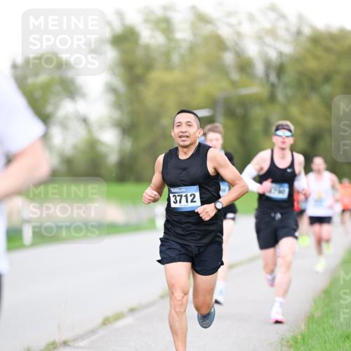 07.04.2024 - 43. Internationalen Wilhelmsburger Insellauf Dr. Thomas Lammeyer http://msf.ph/oto/6037956 07.04.2024 10:25:10 Laufen 3712 meine-sportfotos.de