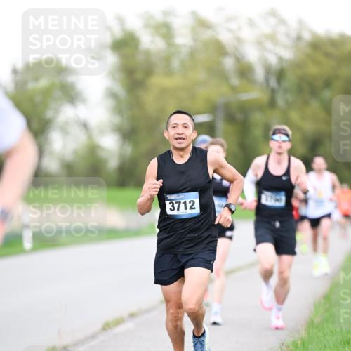 07.04.2024 - 43. Internationalen Wilhelmsburger Insellauf Dr. Thomas Lammeyer http://msf.ph/oto/6037957 07.04.2024 10:25:10 Laufen 3712 meine-sportfotos.de