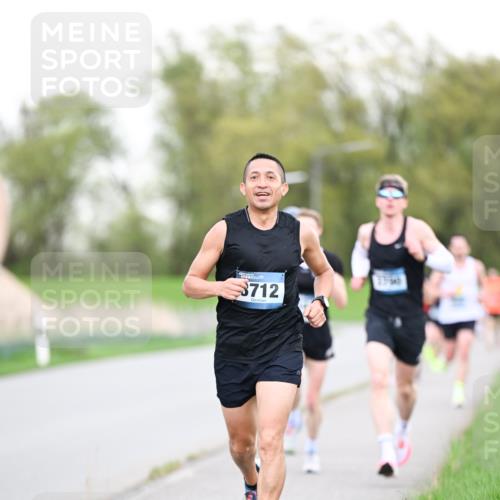 07.04.2024 - 43. Internationalen Wilhelmsburger Insellauf Dr. Thomas Lammeyer http://msf.ph/oto/6037958 07.04.2024 10:25:10 Laufen 3712 meine-sportfotos.de