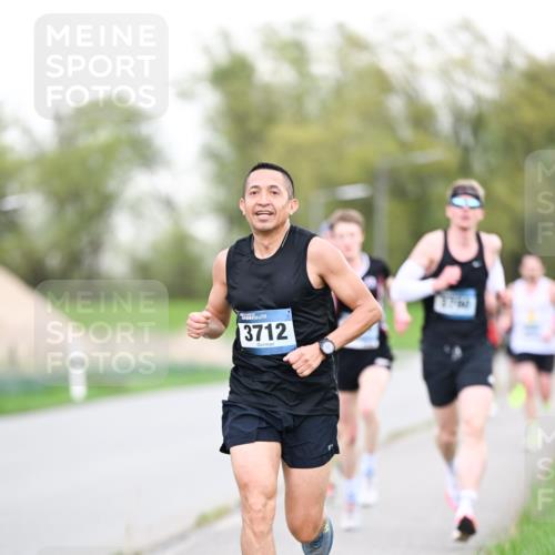 07.04.2024 - 43. Internationalen Wilhelmsburger Insellauf Dr. Thomas Lammeyer http://msf.ph/oto/6037961 07.04.2024 10:25:11 Laufen 3712 meine-sportfotos.de