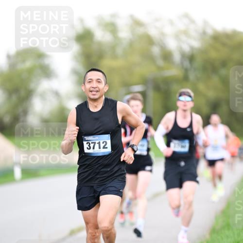07.04.2024 - 43. Internationalen Wilhelmsburger Insellauf Dr. Thomas Lammeyer http://msf.ph/oto/6037962 07.04.2024 10:25:11 Laufen 3712 meine-sportfotos.de