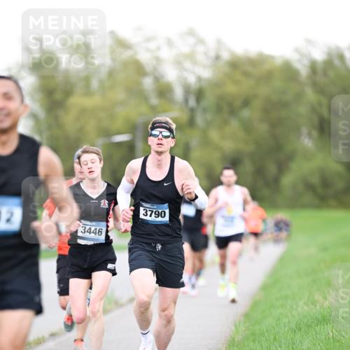 07.04.2024 - 43. Internationalen Wilhelmsburger Insellauf Dr. Thomas Lammeyer http://msf.ph/oto/6037966 07.04.2024 10:25:12 Laufen 12, 3446, 3790 meine-sportfotos.de