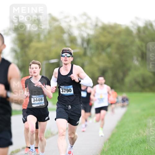 07.04.2024 - 43. Internationalen Wilhelmsburger Insellauf Dr. Thomas Lammeyer http://msf.ph/oto/6037967 07.04.2024 10:25:12 Laufen 3446, 3446, 3790 meine-sportfotos.de