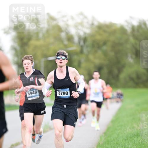 07.04.2024 - 43. Internationalen Wilhelmsburger Insellauf Dr. Thomas Lammeyer http://msf.ph/oto/6037968 07.04.2024 10:25:12 Laufen 3446, 3446, 3790 meine-sportfotos.de