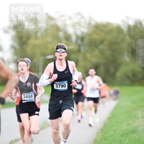 07.04.2024 - 43. Internationalen Wilhelmsburger Insellauf Dr. Thomas Lammeyer http://msf.ph/oto/6037969 07.04.2024 10:25:12 Laufen 3446, 3790 meine-sportfotos.de