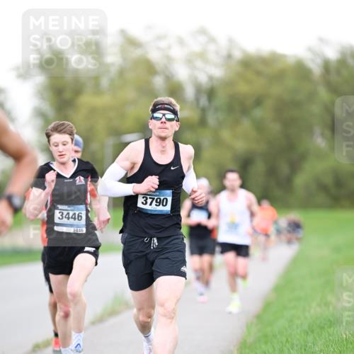07.04.2024 - 43. Internationalen Wilhelmsburger Insellauf Dr. Thomas Lammeyer http://msf.ph/oto/6037970 07.04.2024 10:25:12 Laufen 3446, 3446, 3790 meine-sportfotos.de