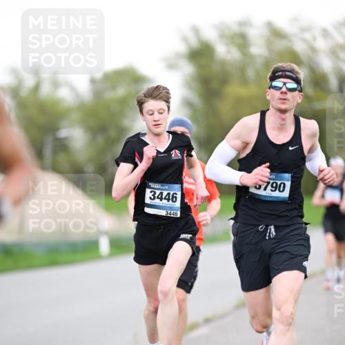 07.04.2024 - 43. Internationalen Wilhelmsburger Insellauf Dr. Thomas Lammeyer http://msf.ph/oto/6037974 07.04.2024 10:25:13 Laufen 3446, 3446, 5790 meine-sportfotos.de