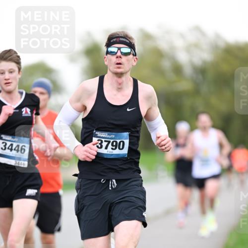 07.04.2024 - 43. Internationalen Wilhelmsburger Insellauf Dr. Thomas Lammeyer http://msf.ph/oto/6037979 07.04.2024 10:25:14 Laufen 3446, 3446, 3790 meine-sportfotos.de