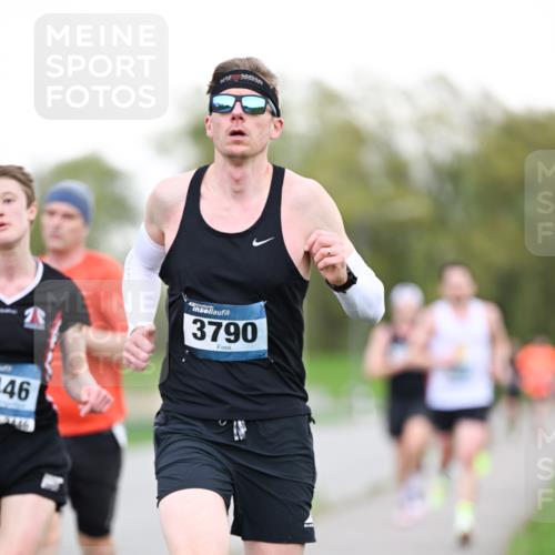 07.04.2024 - 43. Internationalen Wilhelmsburger Insellauf Dr. Thomas Lammeyer http://msf.ph/oto/6037980 07.04.2024 10:25:14 Laufen 446, 3790 meine-sportfotos.de