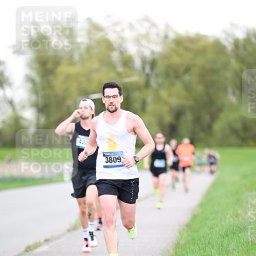 07.04.2024 - 43. Internationalen Wilhelmsburger Insellauf Dr. Thomas Lammeyer http://msf.ph/oto/6037983 07.04.2024 10:25:16 Laufen 422, 3809 meine-sportfotos.de