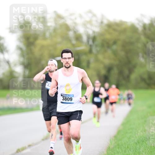 07.04.2024 - 43. Internationalen Wilhelmsburger Insellauf Dr. Thomas Lammeyer http://msf.ph/oto/6037984 07.04.2024 10:25:17 Laufen 42, 3809 meine-sportfotos.de