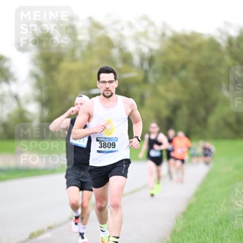07.04.2024 - 43. Internationalen Wilhelmsburger Insellauf Dr. Thomas Lammeyer http://msf.ph/oto/6037985 07.04.2024 10:25:17 Laufen 3809 meine-sportfotos.de