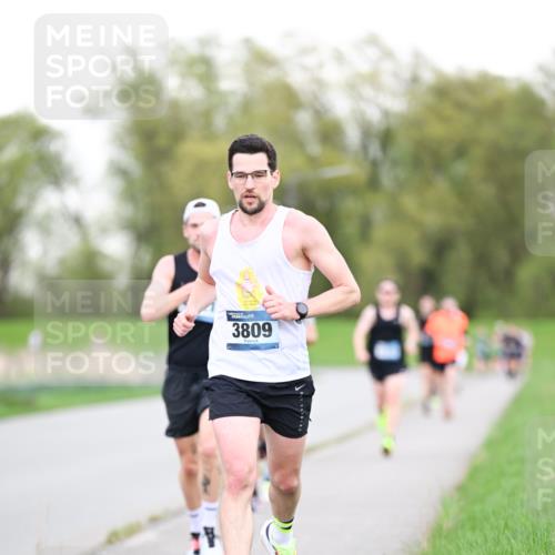 07.04.2024 - 43. Internationalen Wilhelmsburger Insellauf Dr. Thomas Lammeyer http://msf.ph/oto/6037988 07.04.2024 10:25:17 Laufen 3809 meine-sportfotos.de