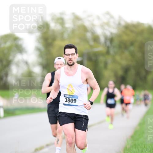 07.04.2024 - 43. Internationalen Wilhelmsburger Insellauf Dr. Thomas Lammeyer http://msf.ph/oto/6037989 07.04.2024 10:25:17 Laufen 3809 meine-sportfotos.de