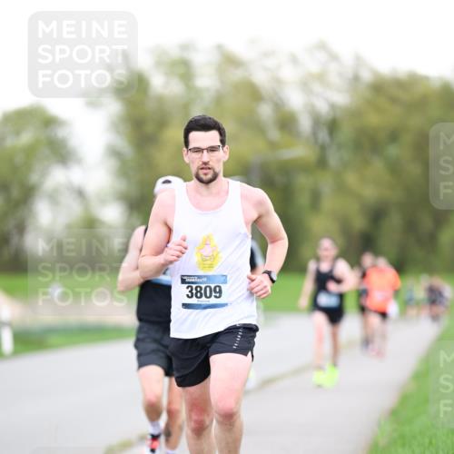07.04.2024 - 43. Internationalen Wilhelmsburger Insellauf Dr. Thomas Lammeyer http://msf.ph/oto/6037990 07.04.2024 10:25:17 Laufen 3809 meine-sportfotos.de