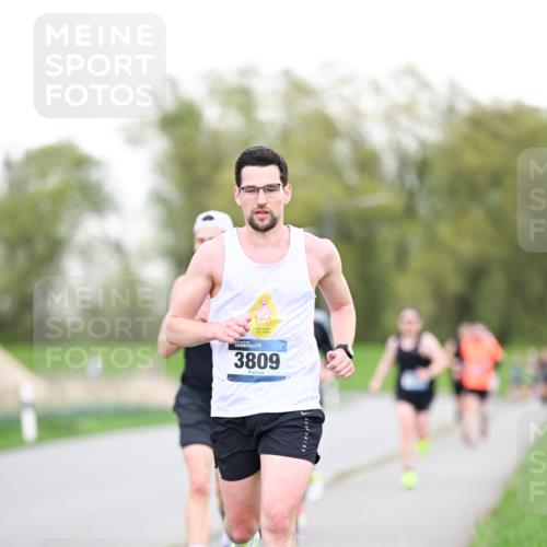 07.04.2024 - 43. Internationalen Wilhelmsburger Insellauf Dr. Thomas Lammeyer http://msf.ph/oto/6037991 07.04.2024 10:25:17 Laufen 3809 meine-sportfotos.de
