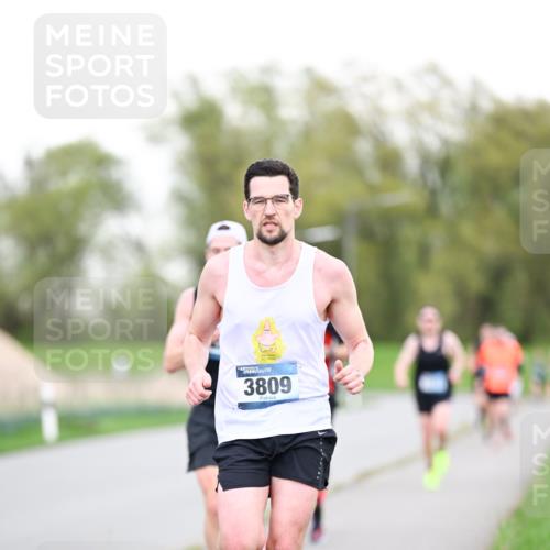 07.04.2024 - 43. Internationalen Wilhelmsburger Insellauf Dr. Thomas Lammeyer http://msf.ph/oto/6037992 07.04.2024 10:25:18 Laufen 3809 meine-sportfotos.de