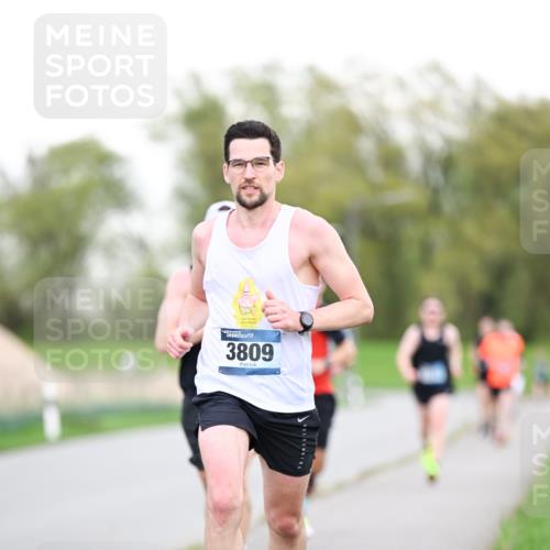 07.04.2024 - 43. Internationalen Wilhelmsburger Insellauf Dr. Thomas Lammeyer http://msf.ph/oto/6037993 07.04.2024 10:25:18 Laufen 3809 meine-sportfotos.de