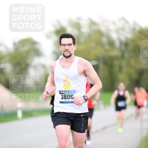 07.04.2024 - 43. Internationalen Wilhelmsburger Insellauf Dr. Thomas Lammeyer http://msf.ph/oto/6037994 07.04.2024 10:25:18 Laufen 3809 meine-sportfotos.de