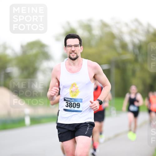 07.04.2024 - 43. Internationalen Wilhelmsburger Insellauf Dr. Thomas Lammeyer http://msf.ph/oto/6037995 07.04.2024 10:25:18 Laufen 3809 meine-sportfotos.de