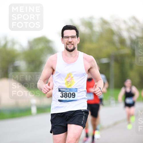 07.04.2024 - 43. Internationalen Wilhelmsburger Insellauf Dr. Thomas Lammeyer http://msf.ph/oto/6037997 07.04.2024 10:25:18 Laufen 3809 meine-sportfotos.de