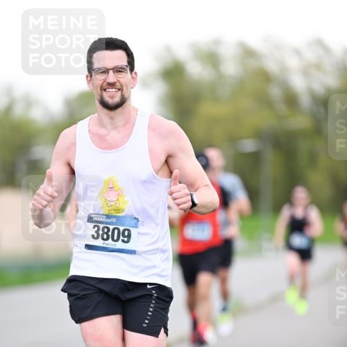 07.04.2024 - 43. Internationalen Wilhelmsburger Insellauf Dr. Thomas Lammeyer http://msf.ph/oto/6038000 07.04.2024 10:25:19 Laufen 3809 meine-sportfotos.de