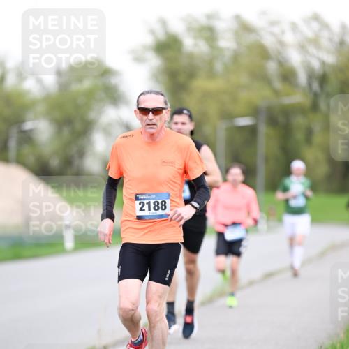 07.04.2024 - 43. Internationalen Wilhelmsburger Insellauf Dr. Thomas Lammeyer http://msf.ph/oto/6038035 07.04.2024 10:25:31 Laufen 2188 meine-sportfotos.de