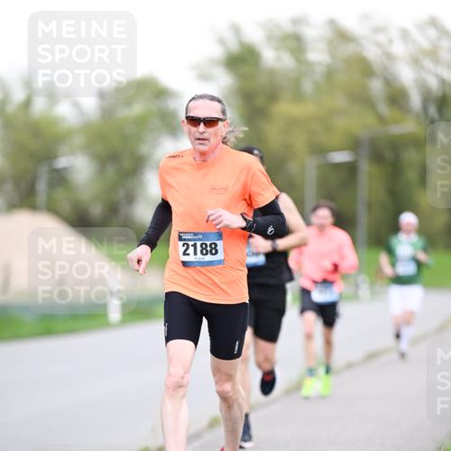 07.04.2024 - 43. Internationalen Wilhelmsburger Insellauf Dr. Thomas Lammeyer http://msf.ph/oto/6038036 07.04.2024 10:25:31 Laufen 2188 meine-sportfotos.de